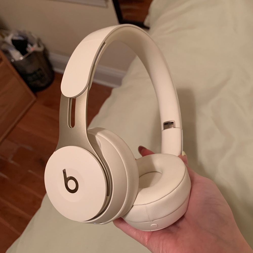 Beats Solo Pro